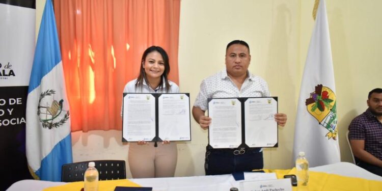 Firman convenio para la instalación de VUME en Usumatlán, Zacapa