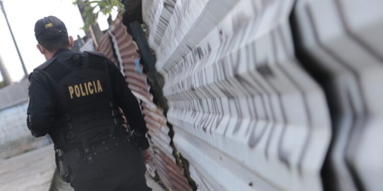 Denuncias anónimas permite a investigadores rescatar a 65 menores