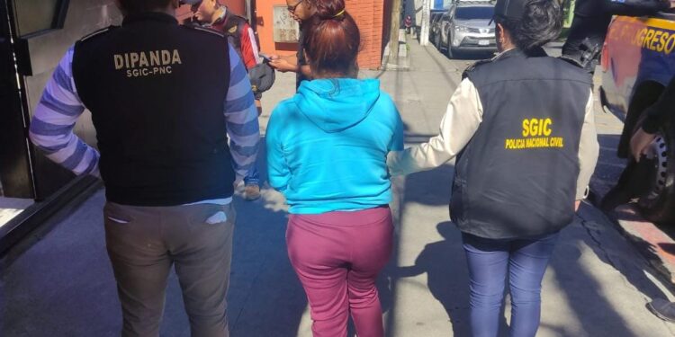 Mujer es capturada por orden judicial en Palencia