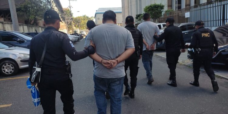 Accionar policial permite captura de presuntos asaltantes