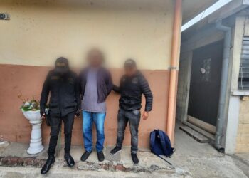 Presuntos estafadores son capturados en operativos policiales