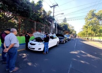 Se intensifican operativos policiales contra taxis piratas