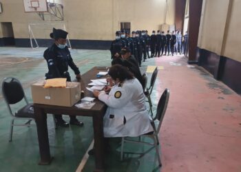 Alumnos de PNC reciben diagnósticos médicos