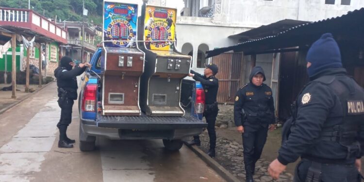 PNC decomisa más Q350 mil en máquinas traganíqueles