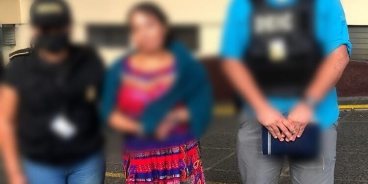 Detienen a persona que utilizaba visa falsa