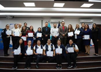 Trabajadores de Gobernación concluyen curso básico de Lengua de Señas