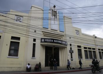 Adolescente huyó de su hogar por violencia