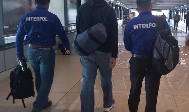 Detenido por caso de defraudación es deportado a Guatemala