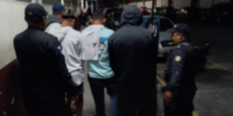 Capturan en alta mar a seis personas por transporte de especies en peligro de extinción