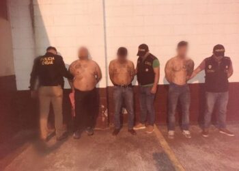 DIDAE captura a tres personas por transportar arma y marihuana