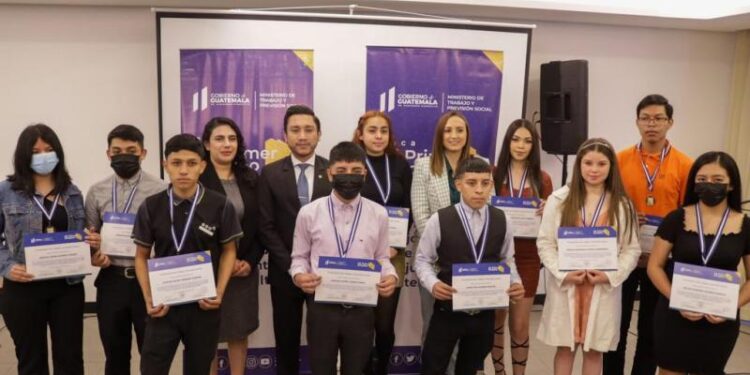 Más de 700 jóvenes fueron beneficiados por el programa “Beca Mi Primer Empleo”
