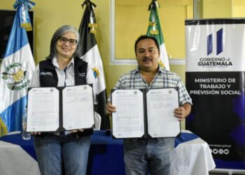 Mintrab firma convenios para nuevas VUME en Guanagazapa y La Democracia, Escuintla