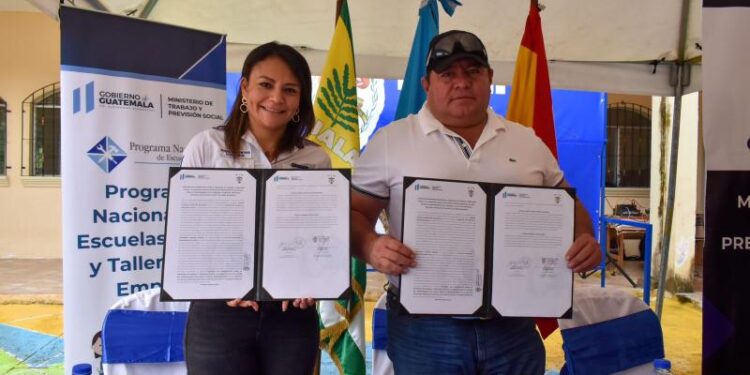 Mintrab inaugura escuela taller en Gualán, Zacapa