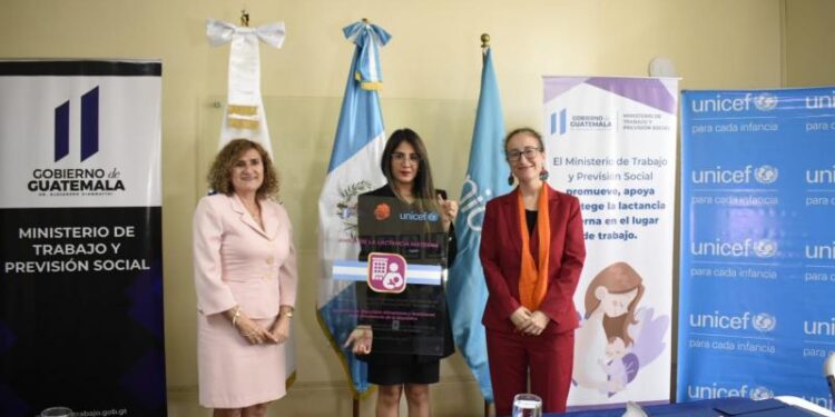 Mintrab, con el apoyo de UNICEF, reconoce a la SESAN por promover la lactancia materna en sus instalaciones