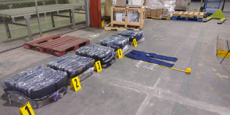 Personal de SGAIA localiza 525 kilos de cocaína en paquetes