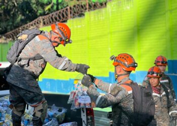 Mides apoya a familias afectadas por incendio en zona 21