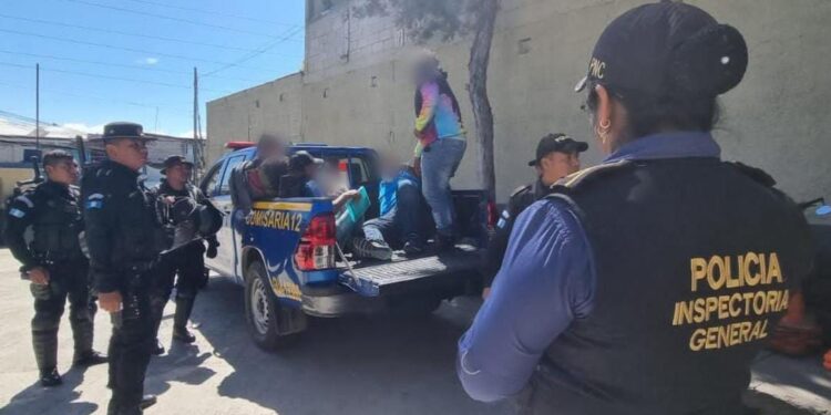 14 pilotos de taxis no autorizados en Chinautla tenían antecedentes por diferentes delitos