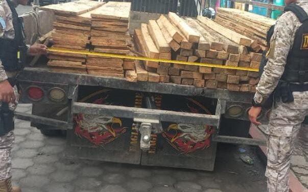 Pandillera salvadoreña capturada cuando trasladaba armas de fuego en Mixco