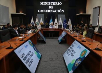 Ministro y mandos de PNC se reúnen para corregir acciones  denunciadas por la población
