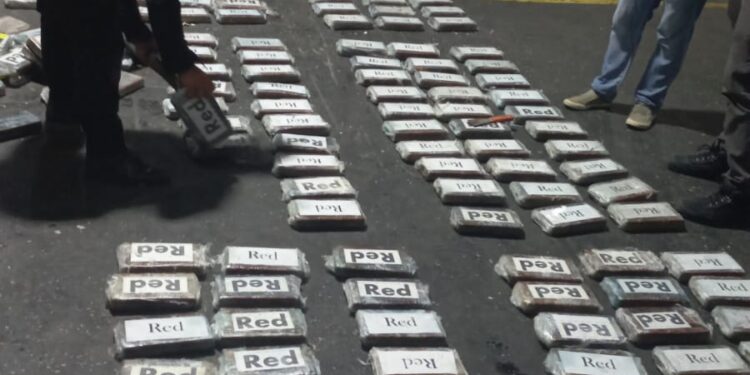 Localizan en Puerto Barrios paquetes conteniendo presunta drogas