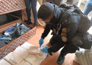 PNC decomisa 21 paquetes de droga en San Lucas Sacatepéquez