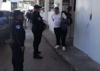 PNC expulsa del país a presuntos pandilleros salvadoreños