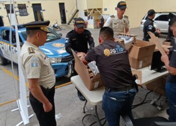 Gobernación refuerza trabajo policial con entrega de equipo cómputo