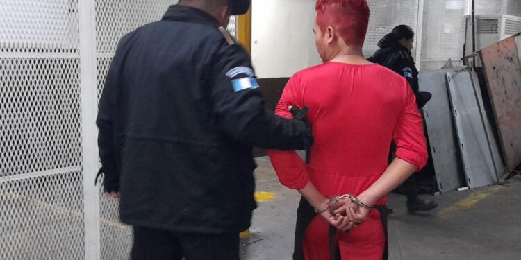 Detienen a hombre cuando conducía motocicleta con reporte de robo