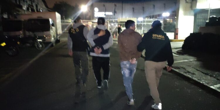 Investigadores de DIPANDA capturan a dos personas por extorsión