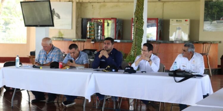 Solucionan problema de energía eléctrica en comunidades de Morales, Izabal