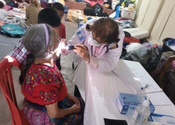 Salud policial realiza jornada médica en el asentamiento Los Eucaliptos zona 21