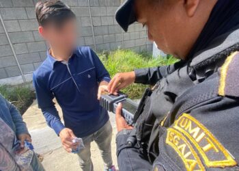 PNC detiene a dos personas por trasladar a migrantes irregulares