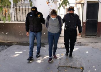 Presunta estafadora detenida por investigadores en Villa Nueva