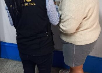 Investigadores policiales notifican a reclusas por nuevos procesos judiciales