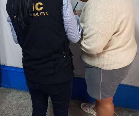 Investigadores policiales notifican a reclusas por nuevos procesos judiciales