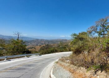 Mides realiza mejoramiento de camino rural en San Diego