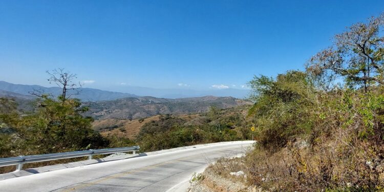 Mides realiza mejoramiento de camino rural en San Diego