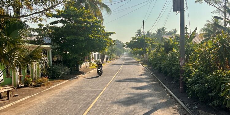 Mides realiza mejoramiento de calle en Sipacate, Escuintla