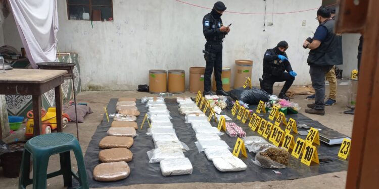 Allanamientos en Chimaltenango permite la localización de drogas