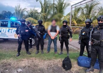 Trasladan vía área a extraditable capturado por narcotráfico