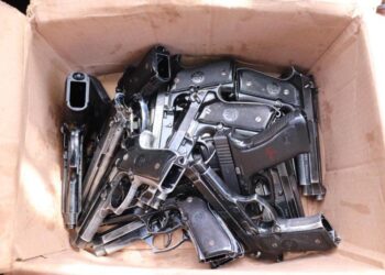 Devuelven armas robadas a la PNC en El Estor, Izabal