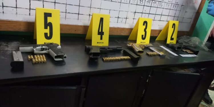 PNC decomisa armas de fuego y drogas durante requisa en Pavoncito