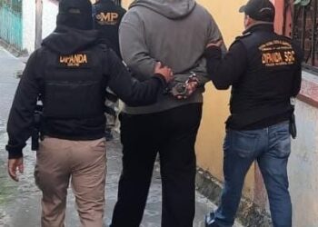 Denuncia permite captura de extorsionistas que exigían Q15 mil