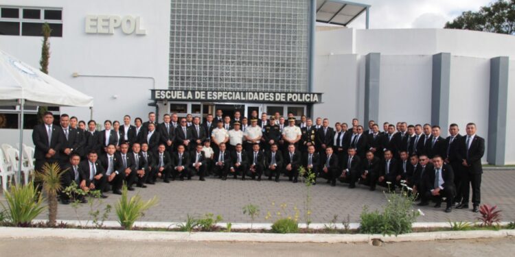 Mandos policiales gradúan a 264 especialistas en prevención