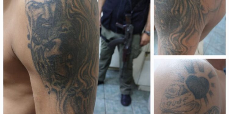 Personal del CAT entrega a fuerza policial de El Salvador a alias “El Gato”