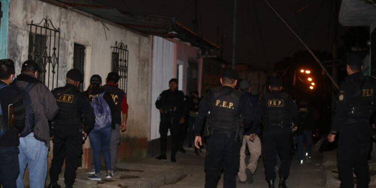 Fuerzas de seguridad ejecutan 41 allanamientos por distintos casos de investigación