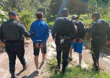 Capturan a dos presuntos sicarios en Chimaltenango