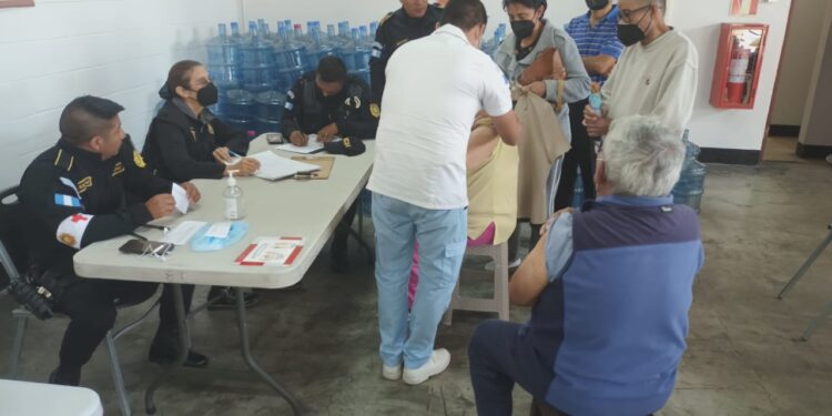 Salud Policial realiza jornada de vacunación contra la influenza