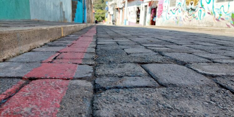 Mides inaugura mejoramiento de camino y calle en Sololá