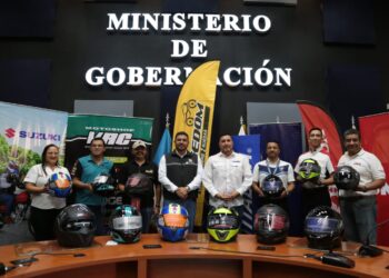 Gobernación recibe cascos certificados para protección de agentes motorizados de la PNC